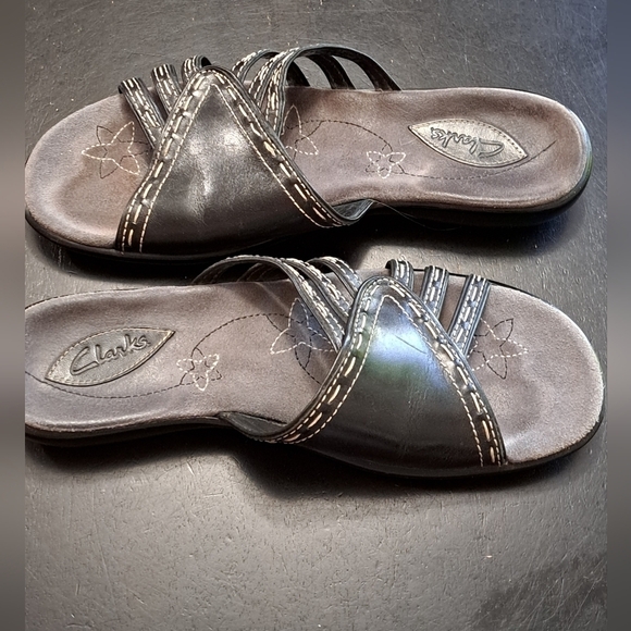 Clarks Black Leather Open Toe Slides  Size 7M - Picture 5 of 10